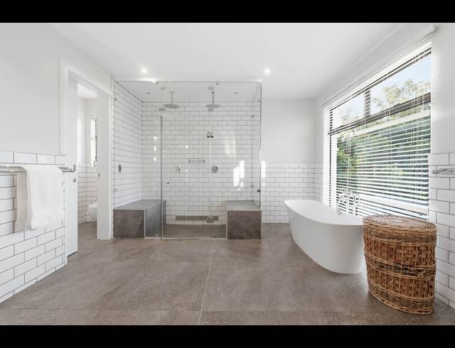 11 BEDROOM FREEHOLD FOR SALE IN SALT ROCK